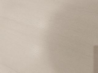 Mesa y 4 Sillas con Fundas Blancas. 
