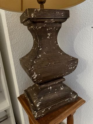 Lámpara de mesa de madera