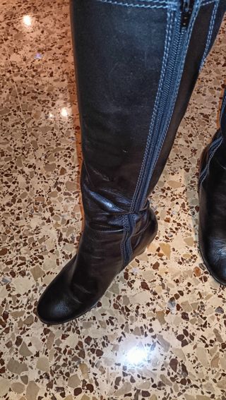 Botas de piel negras