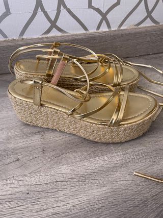 Sandalias Romanas Beige y Doradas