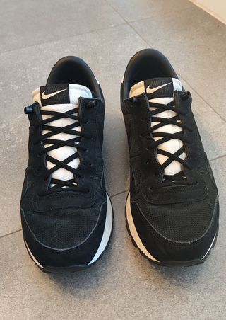 Nike Air Talla 42 Negro/Blanco