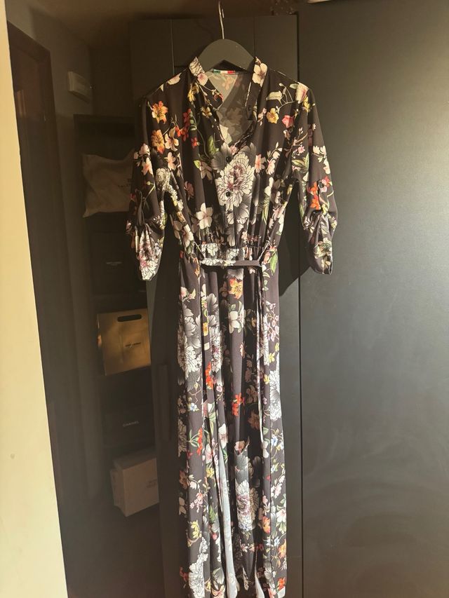 Vestito lungo floreale con spacchi