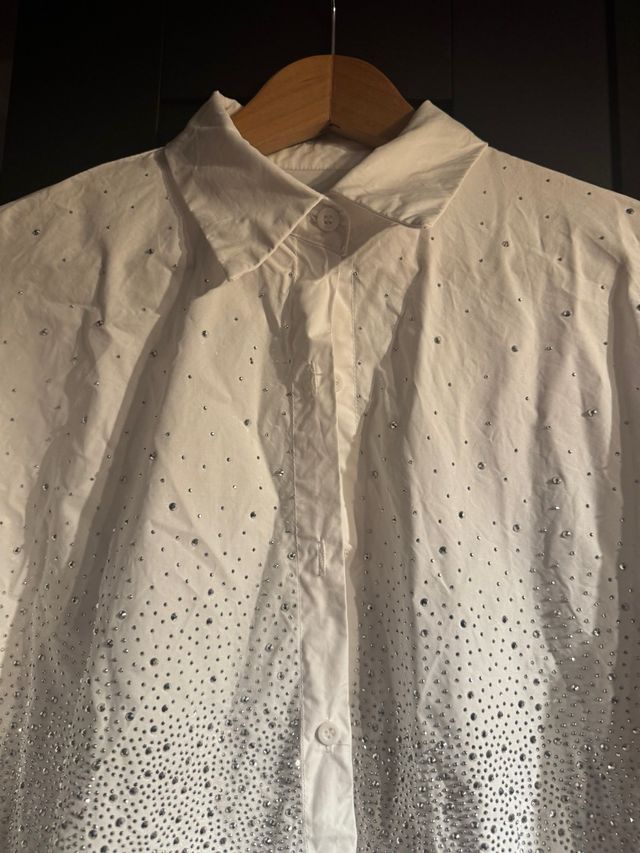 Camicia bianca con brillantini