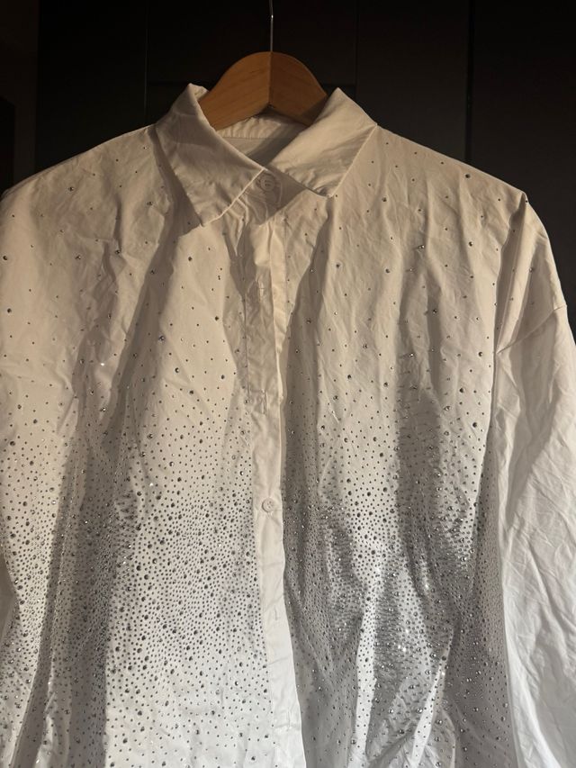 Camicia bianca con brillantini