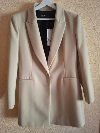 Americana Zara tipo levita beige