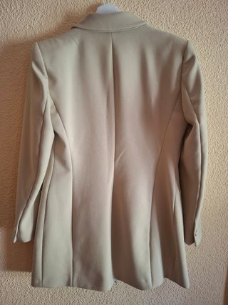 Americana Zara tipo levita beige