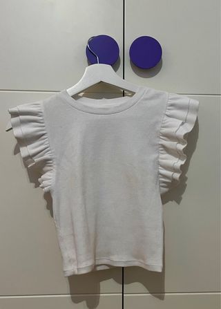 Top blanco con volantes
