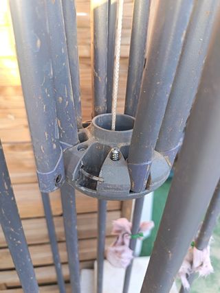 Sombrilla abatible de metal gris