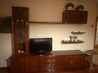 Mueble de salón madera y cristal