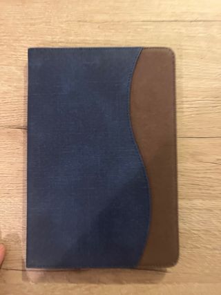 Funda para tablet azul y marrón, tela vaquera