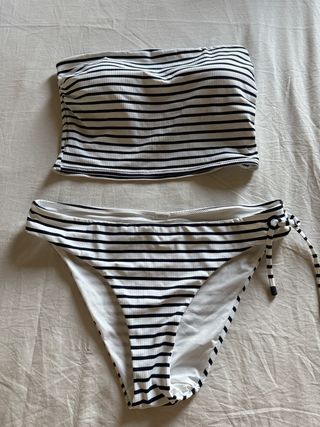 Bikini de rayas blanco y negro