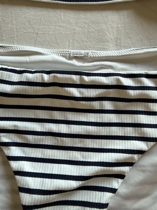Bikini de rayas blanco y negro