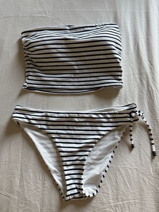 Bikini de rayas blanco y negro