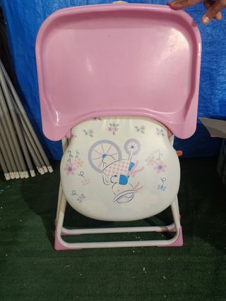 Trona para bebé rosa con diseño infantil