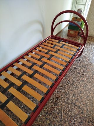 Letto singolo 220 cm con doghe in legno