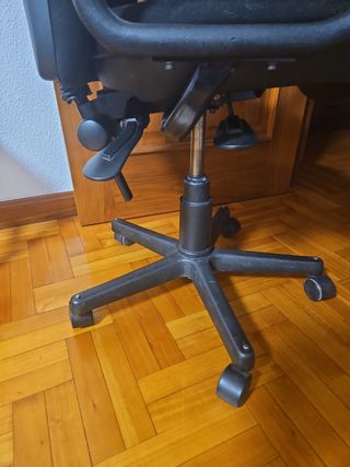 Silla de oficina negra