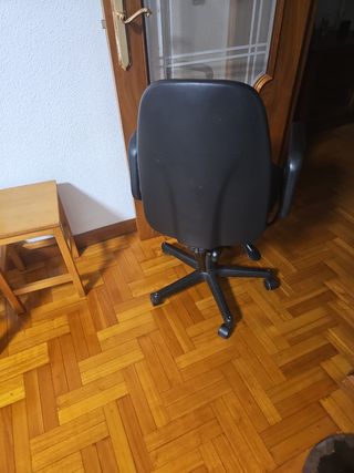 Silla de oficina negra
