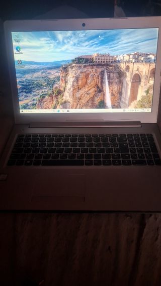 Portátil Lenovo Plata i5 8generacion i su cargador