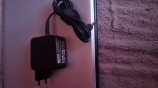 Portátil Lenovo Plata i5 8generacion i su cargador