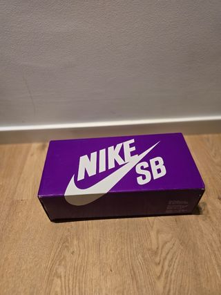 Nike SB Caja Morada