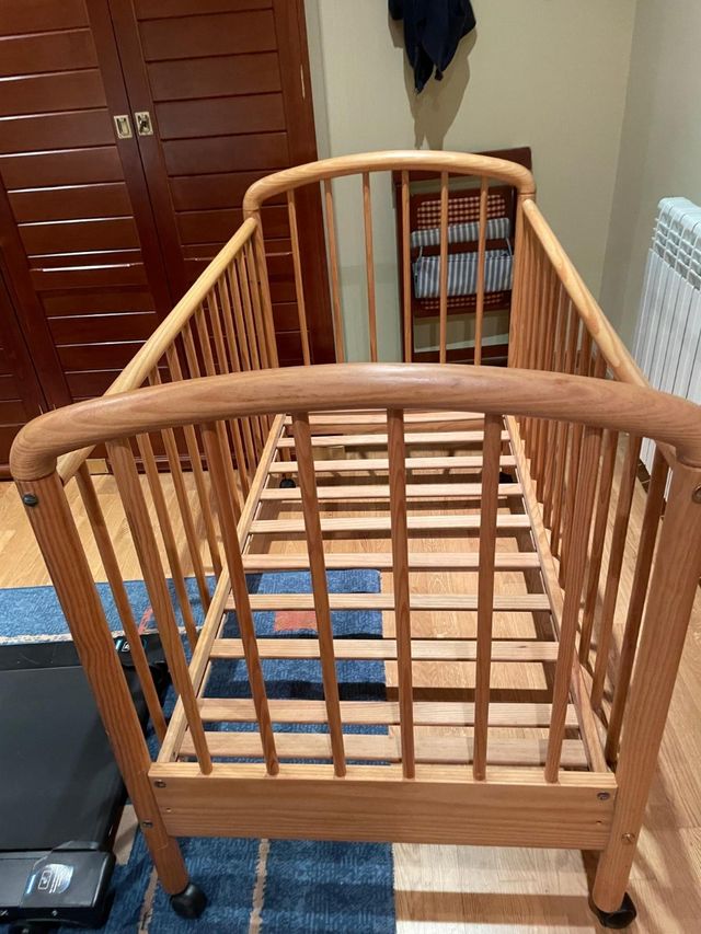 Cuna de madera