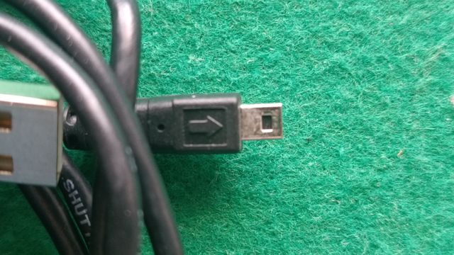 Cable USB A ⟷ Mini-USB B (5 pines) con ferrita