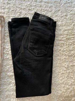Lote 3 Pantalones Vaqueros Stradivarius Talla 34.
