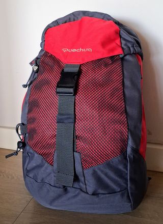 Mochila montaña Quechua roja y gris