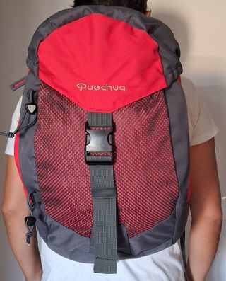 Mochila montaña Quechua roja y gris