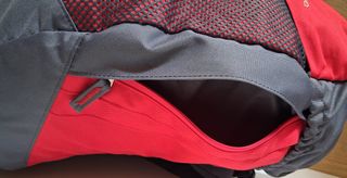 Mochila montaña Quechua roja y gris