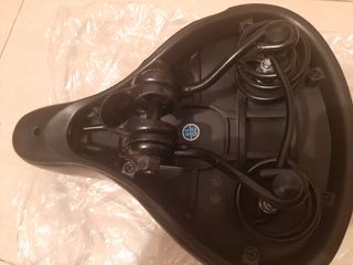 Sillín de bicicleta negro