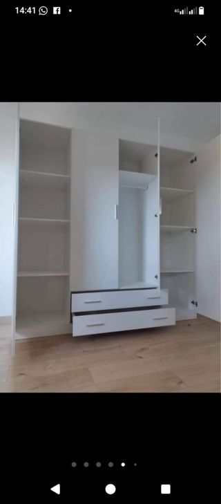 Armarios de madera color beige