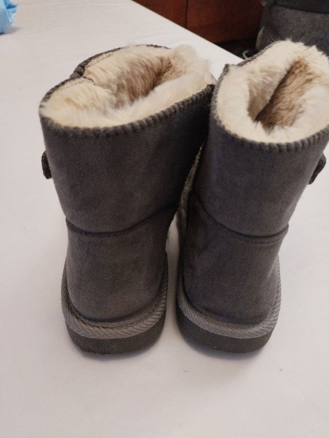 Botas grises con borreguillo del Corte inglés 