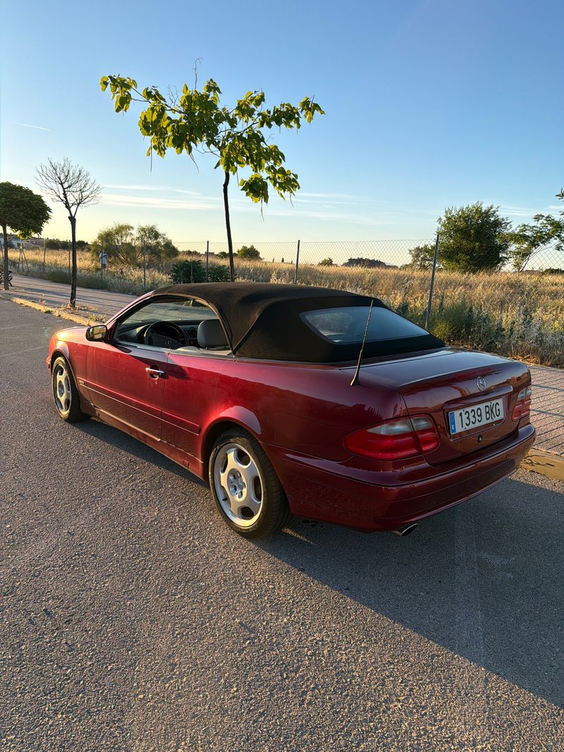 Mercedes-Benz  CLK 2001 - foto 1