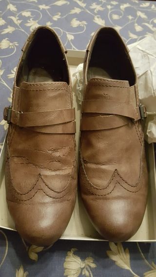 Scarpe marroni eleganti con fibbia