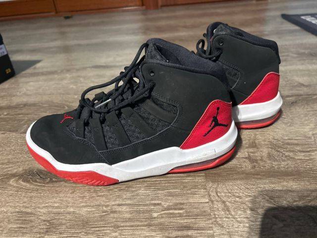 Jordan Max Aura Zapatillas Negras y Rojas