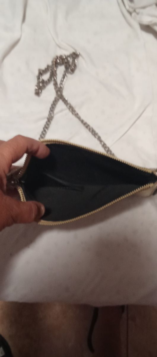 Bolso de fiesta dorado con cadena