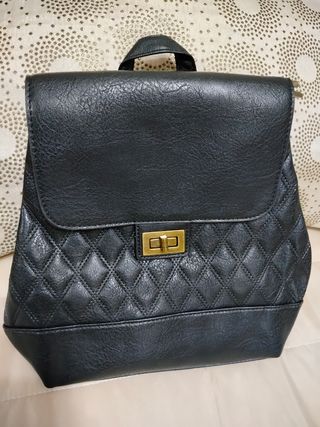 Mochila Negra Nueva con Etiqueta