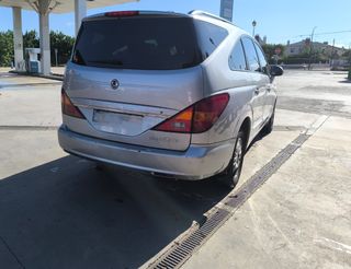 SsangYong Rodius 2011