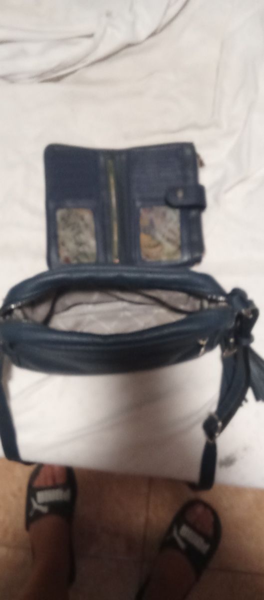 Bolso azul con cartera a juego
