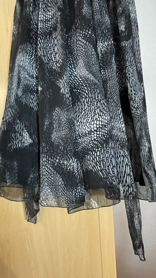 Vestido de fiesta/cóctel negro con estampado gris 