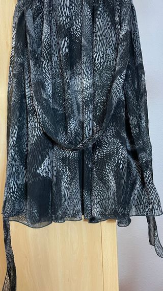Vestido de fiesta/cóctel negro con estampado gris 