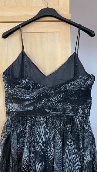 Vestido de fiesta/cóctel negro con estampado gris 