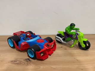 Spiderman y Hulk con Vehículos