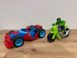 Spiderman y Hulk con Vehículos