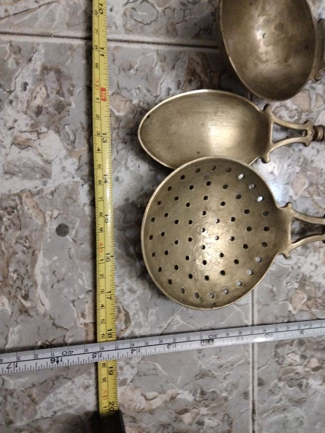 Appendino da cucina con figura di donna e 10 piedi