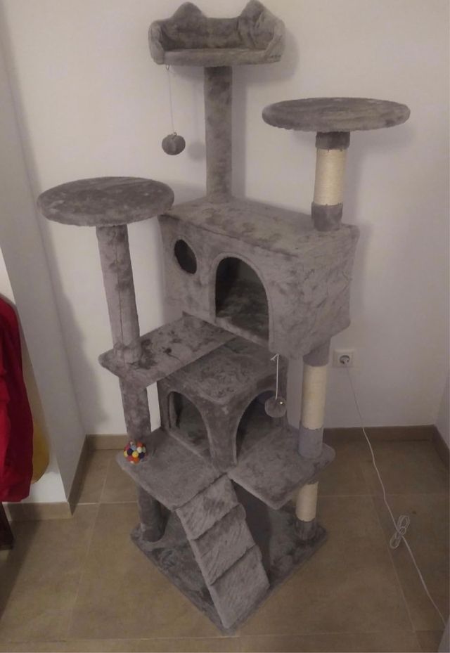 Árbol rascador grande para gatos