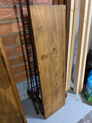 Estantería de forja y madera