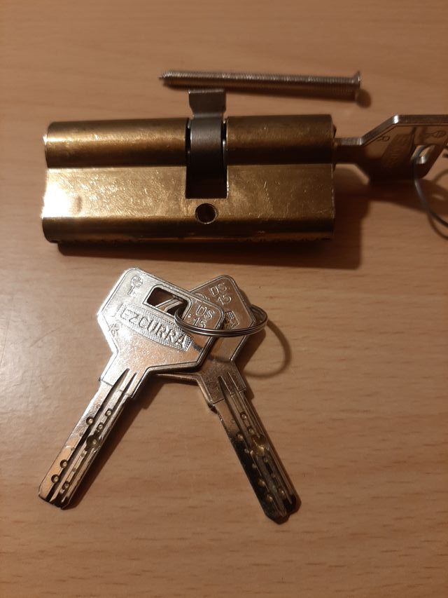 Bombín de seguridad  EZCURRA