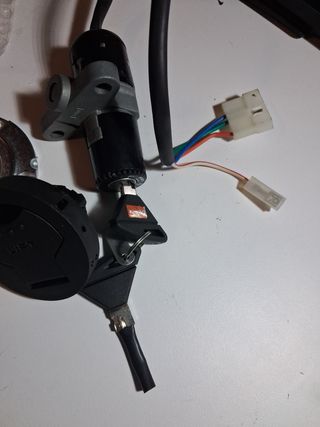 Cerradura y llaves Derbi Senda